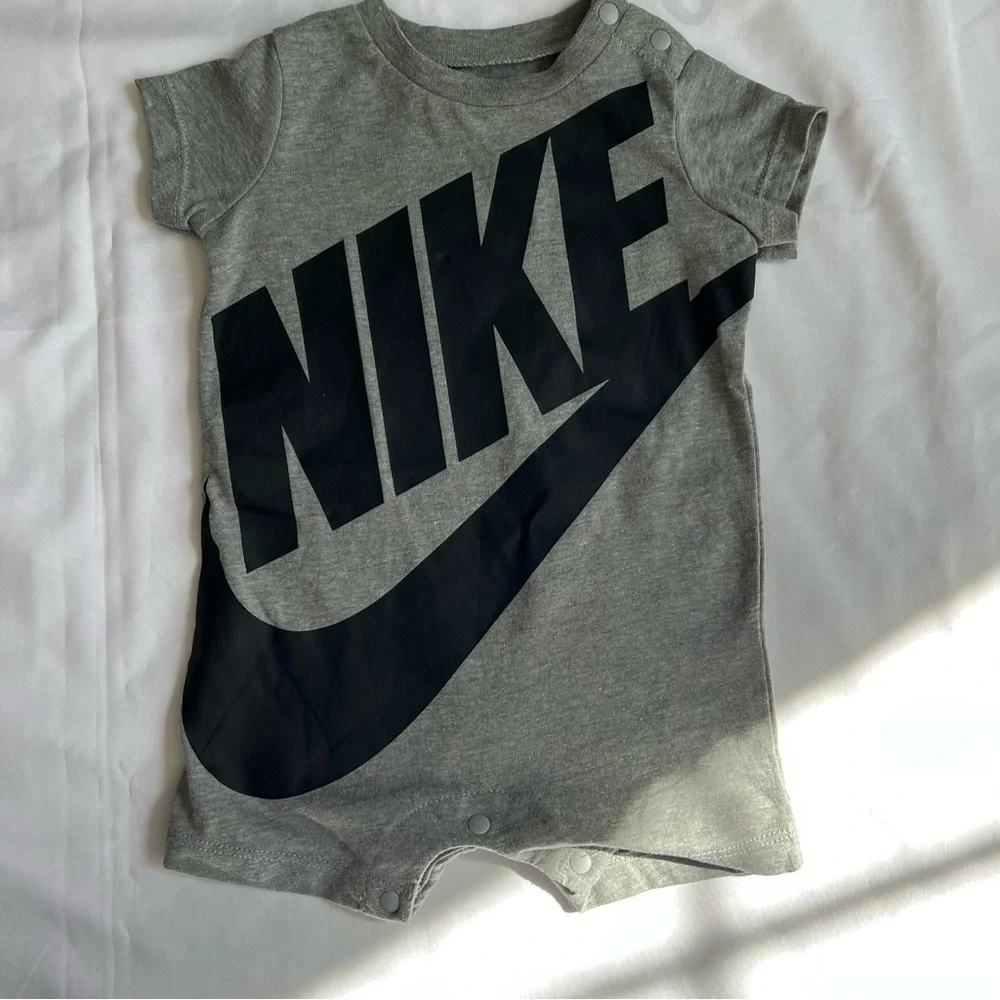 Nike Grey Logo Print Short Sleeve Romper Size 3 Months